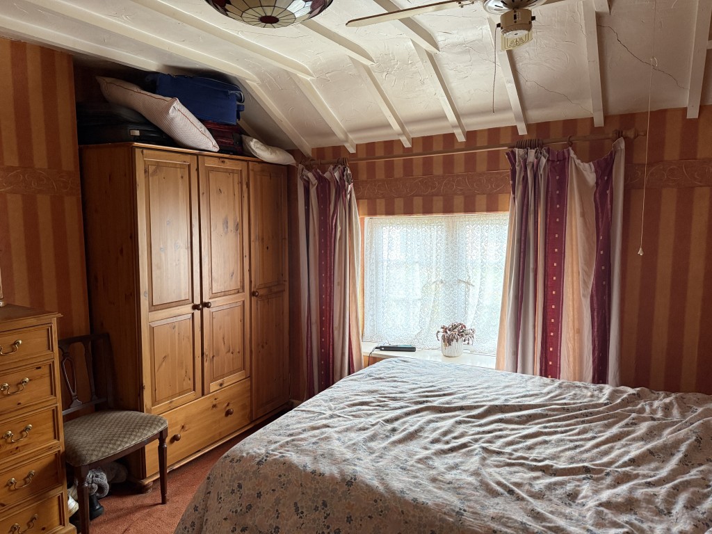 Lot: 58 - FREEHOLD DETACHED COTTAGE FOR INVESTMENT - Bedroom two with wallpaper walls
